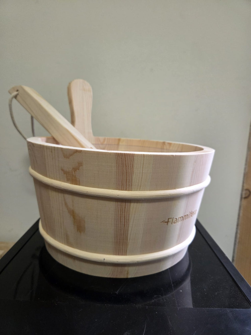 Houten Sauna-emmer met Pollepel – 4 Liter – Met Kunststof Inzet - Sauna Service